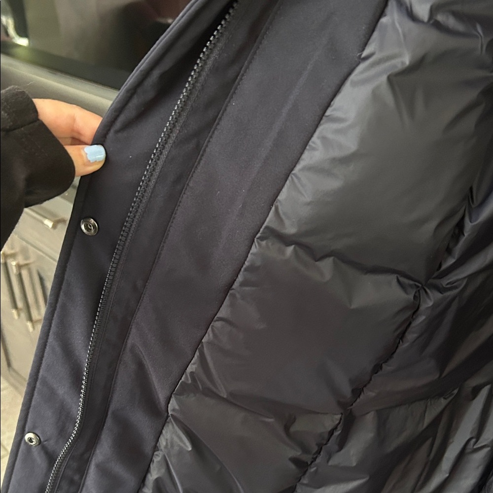 Uniqlo Navy Long Puffer Coat with Plush Detachable Hood - Picture 5 of 12